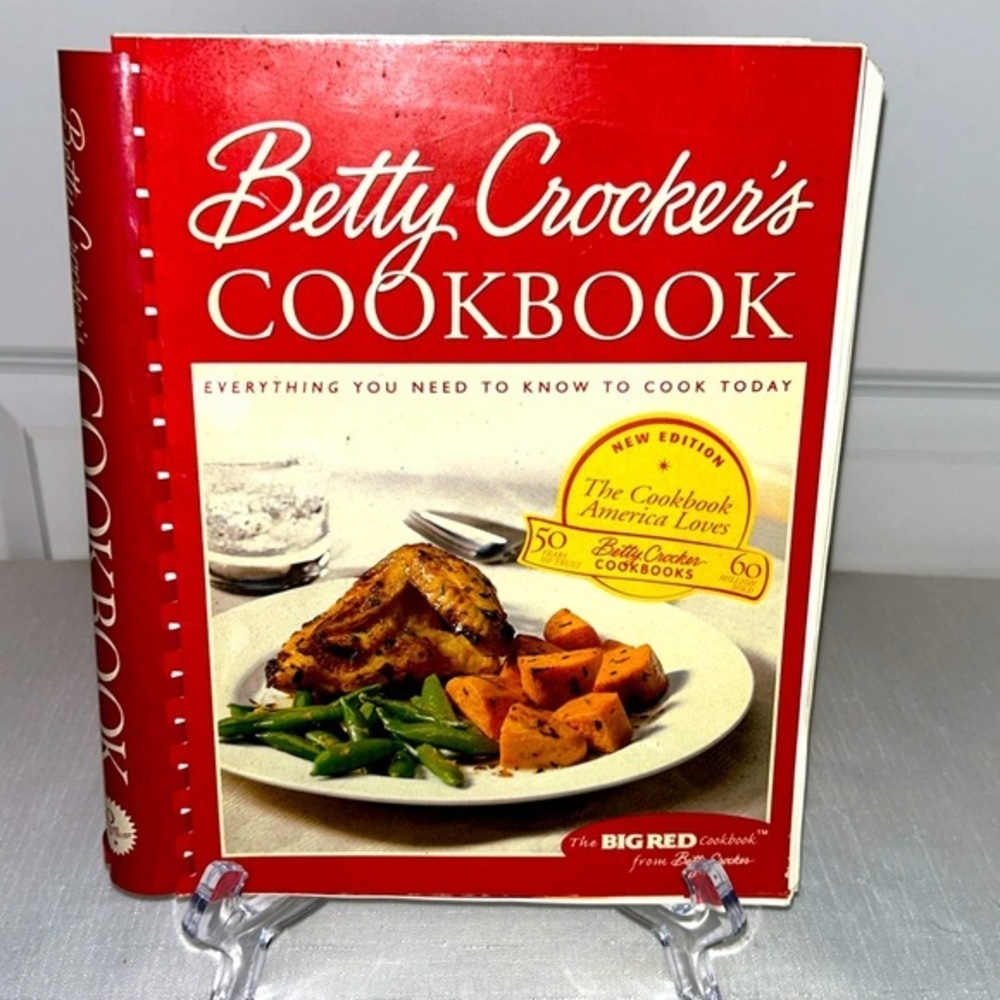 Betty Crocker’s Big Red Cookbook ©️2000 Vintage Ring Binder
